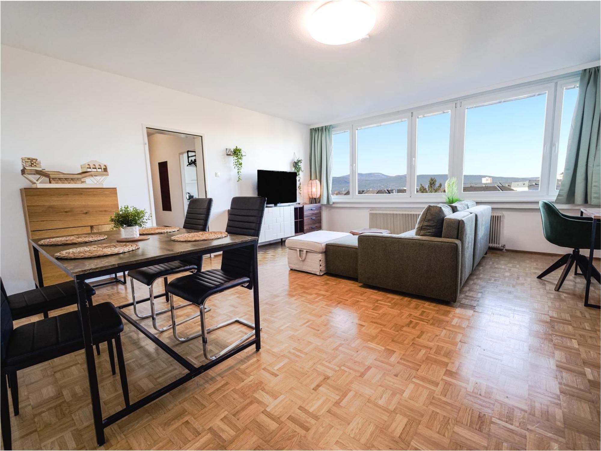 Spacious Apartments With View & Free Parking Wiener Neustadt Exterior foto